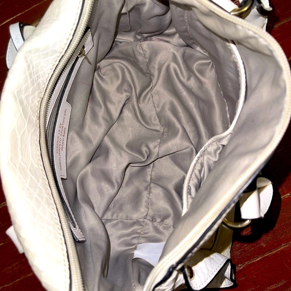 Versace 19V69 Luxurious White Satchel with Quilted Texture and Gold Accents - Picture 12 of 17